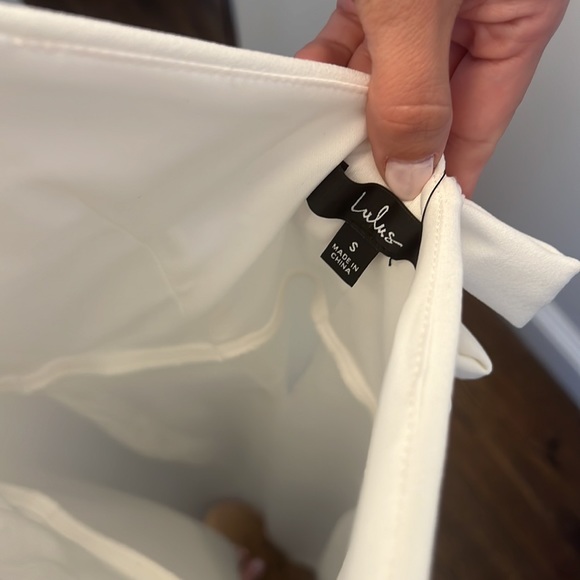 White midi dress with bows on the back - Picture 9 of 12